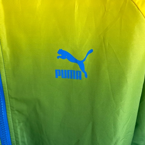 PUMA light weight jacket with hoodie - Picture 2 of 7